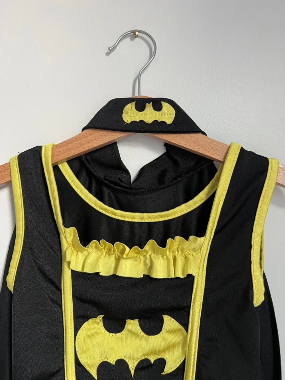 Kids Black and Yellow Batgirl Dress and Cape Halloween Costume Size S (4T)